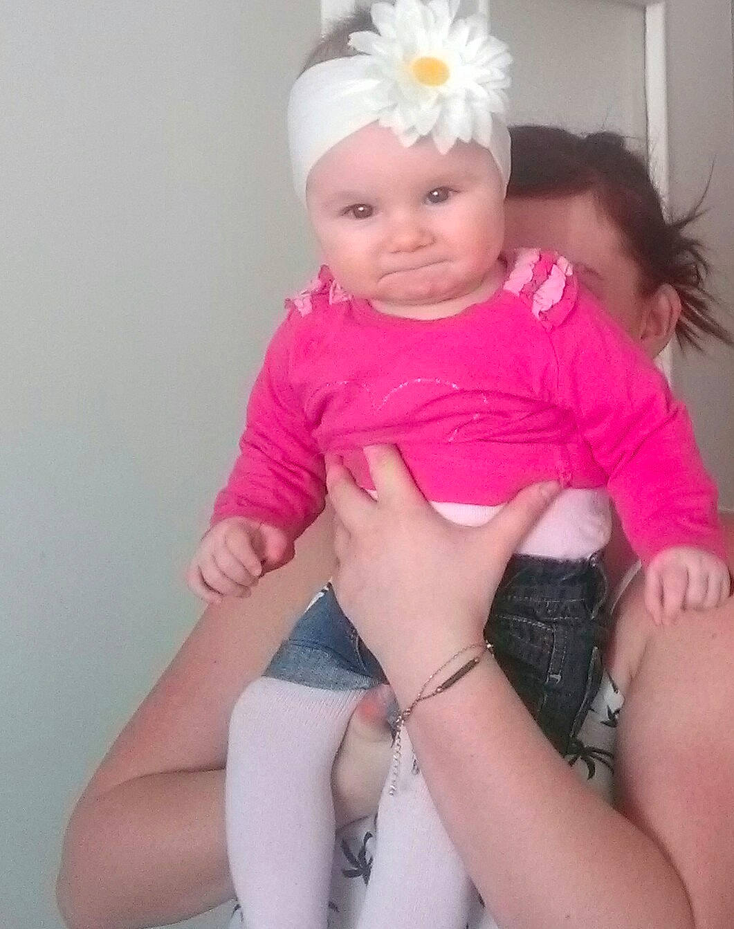 Lola participe au concours pour gagner de l'argent avec cette photo :