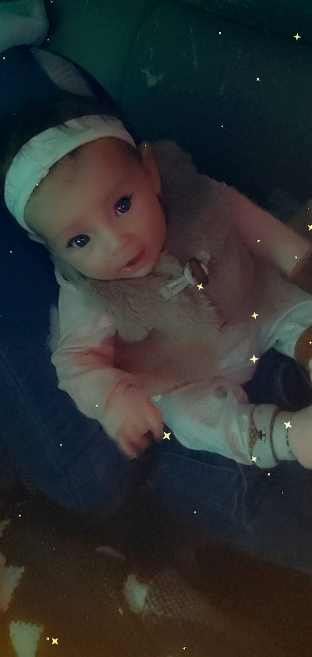 Hëlyana participe au concours pour gagner de l'argent avec cette photo : baby, baby_products, baby_toddler_clothing, cap, cheek, child, eye, eyebrow, face, flash_photography, fun, hand, human_body, iris, lip, nose, person, sitting, sleeve, space