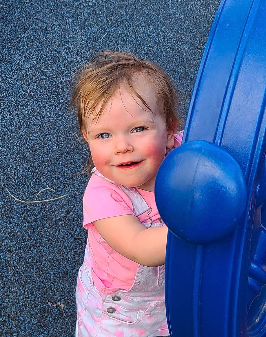 Iris is registered to the contest to win money with this photo: azure, baby_toddler_clothing, blue, child, electric_blue, eye, face, fun, gesture, hair, hairstyle, happy, head, joy, leisure, magenta, people_in_nature, person, pink, recreation