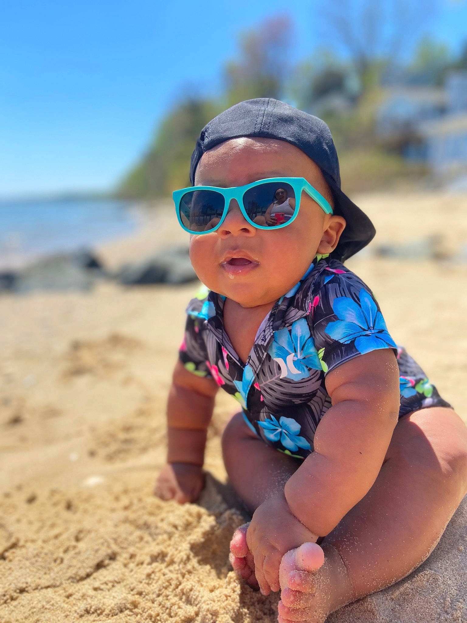 Vincenzo is registered to the contest to win money with this photo: azure, baby_toddler_clothing, beach, cool, electric_blue, eyewear, face, fun, glasses, goggles, happy, head, landscape, leisure, person, sky, sleeve, sunglasses, toddler, travel