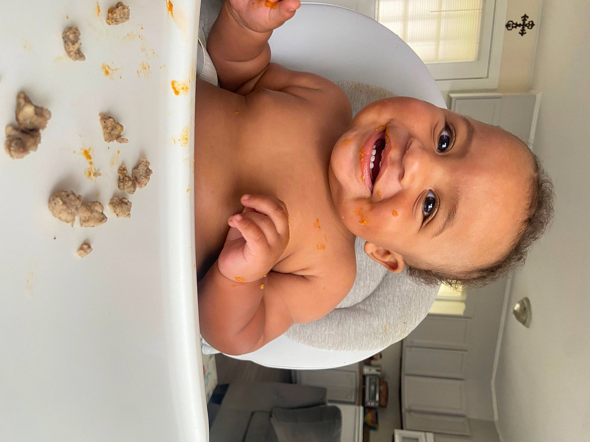 Vincenzo is registered to the contest to win money with this photo: baby, bathing, cheek, ear, eye, eyebrow, eyelash, finger, gesture, happy, head, jaw, joy, lip, mouth, nose, person, skin, smile, stomach