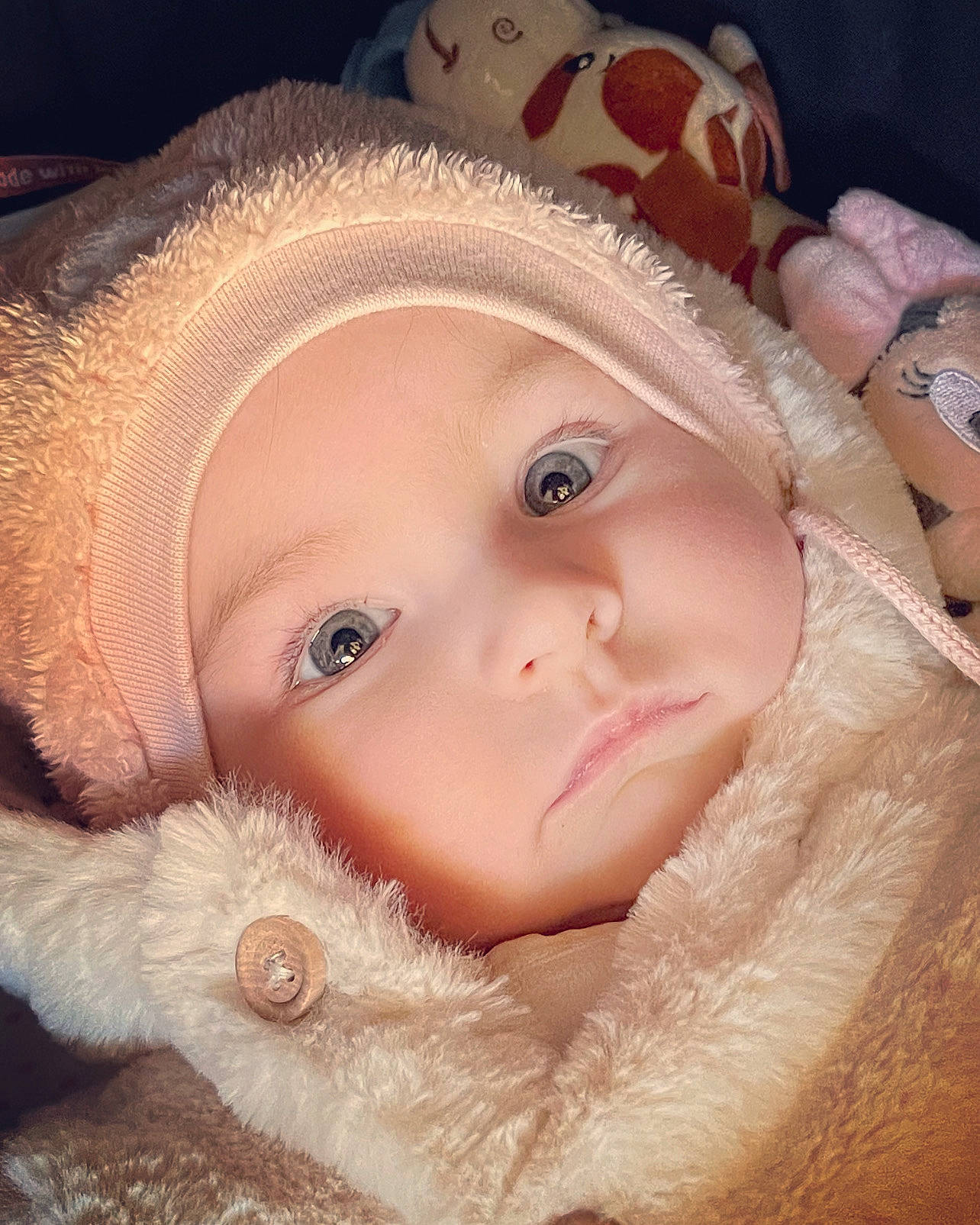 Malïa a rejoint le concours — aidez-le/la à gagner de superbes lots ! baby, baby_toddler_clothing, cap, cheek, child, ear, eye, eyebrow, eyelash, fur_clothing, happy, hat, headgear, headwear, iris, lip, nose, person, pink, skin