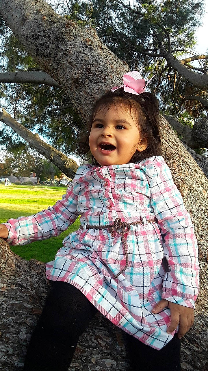 Isamar is registered to the contest to win money with this photo: baby, beauty, child, design, grass, happy, joy, pattern, person, photography, pink, plaid, plant, skin, smile, spring, tartan, textile, toddler, tree