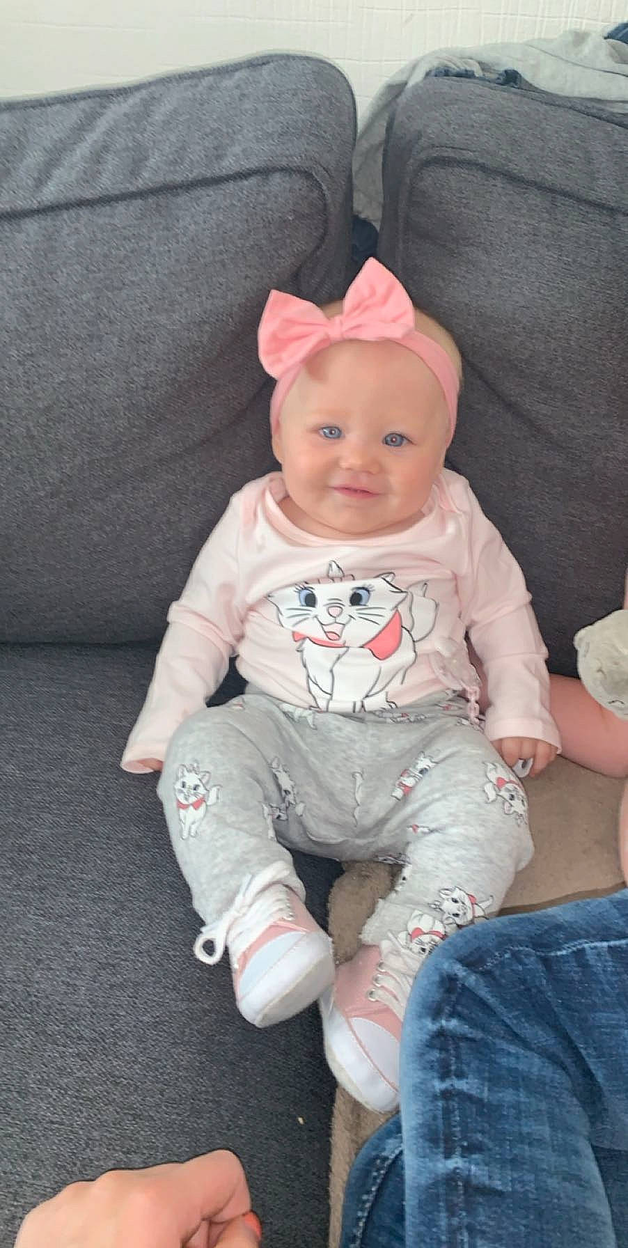 Keyla a rejoint le concours — aidez-le/la à gagner de superbes lots ! baby, baby_toddler_clothing, cheek, child, person, sitting, toddler