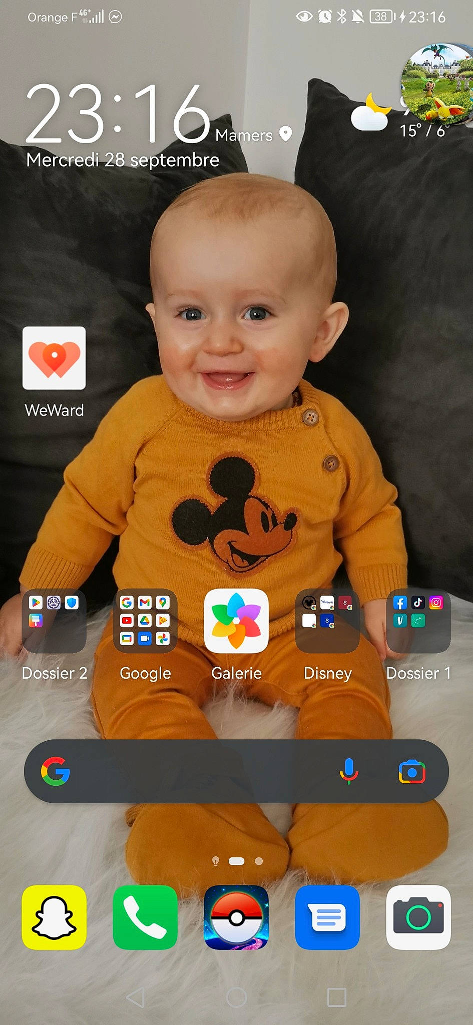 Léo participe au concours pour gagner de l'argent avec cette photo : baby, child, electronic_device, finger, font, gadget, gesture, happy, joy, nose, orange, person, photograph, product, screenshot, skin, sleeve, smile, snapshot, technology