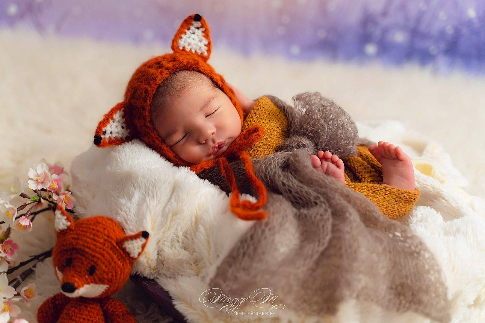Lyo participe au concours pour gagner de l'argent avec cette photo : art, baby, baby_toddler_clothing, cap, craft, creative_arts, doll, fawn, happy, linens, person, plush, skin, stuffed_toy, textile, toddler, toy, winter, wood, wool