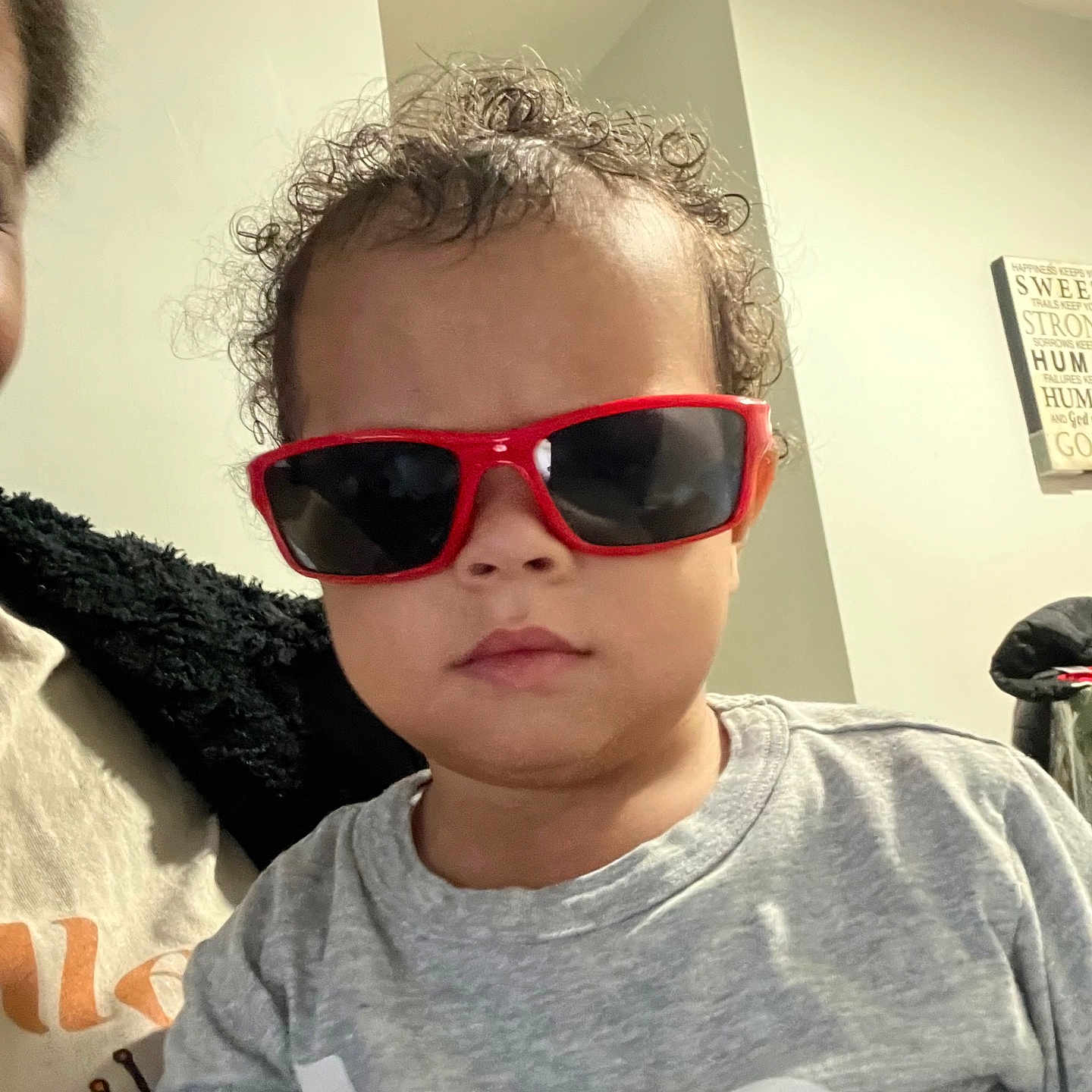 Andrees is registered to the contest to win money with this photo: accessories, baby, blonde, clothing, face, glasses, goggles, hair, happy, head, people, person, photography, portrait, selfie, sleeve, smile, sunglasses, t_shirt