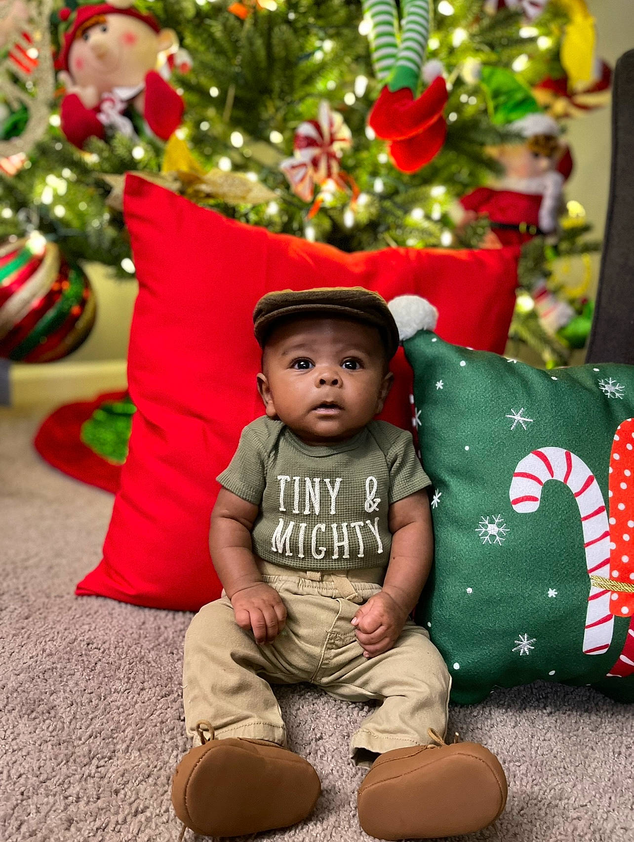 Gianni is registered to the contest to win money with this photo: baby, baby_toddler_clothing, child, christmas, christmas_decoration, christmas_ornament, christmas_tree, event, fun, grass, happy, hat, head, headwear, holiday, holiday_ornament, human_body, lap, ornament, person