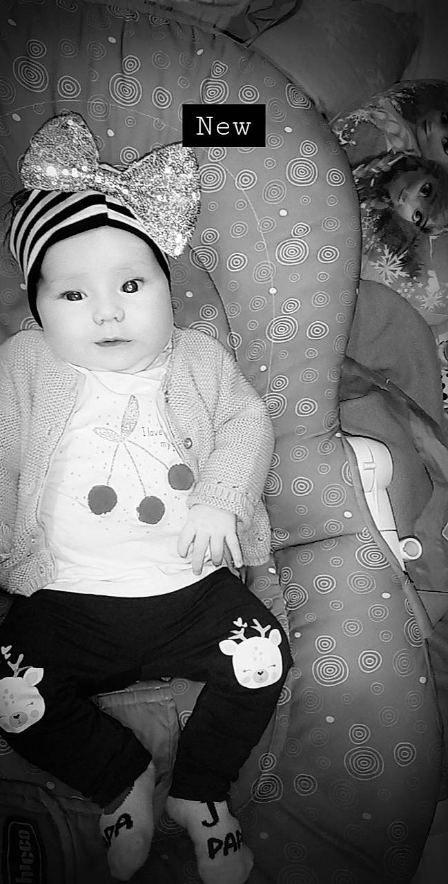 Lèna a rejoint le concours — aidez-le/la à gagner de superbes lots ! art, baby, baby_toddler_clothing, black, black_and_white, cap, child, doll, event, fashion_accessory, hairstyle, headwear, jewellery, monochrome, monochrome_photography, pattern, person, sleeve, standing, style