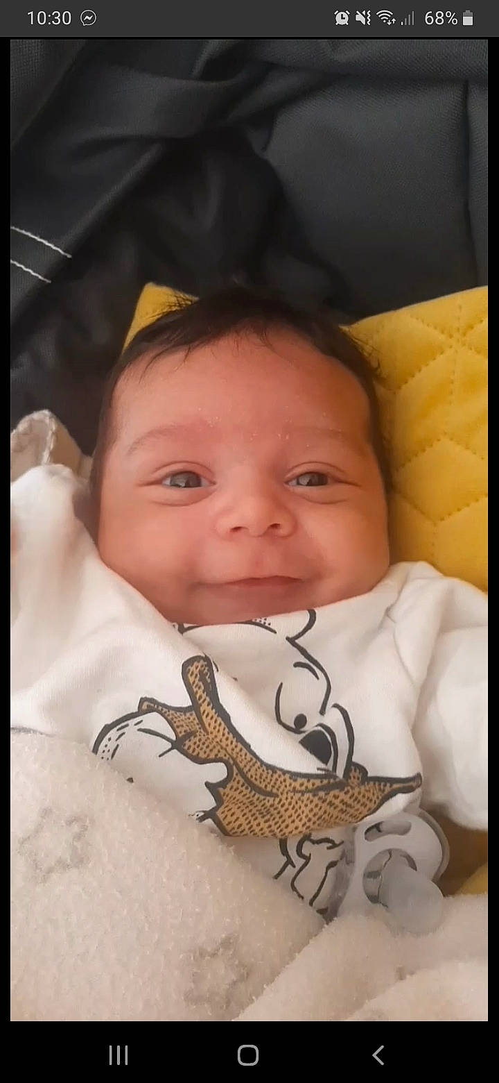 Adam a rejoint le concours — aidez-le/la à gagner de superbes lots ! arm, baby, baby_toddler_clothing, cheek, comfort, cool, eye, eyebrow, eyelash, happy, head, iris, mouth, neck, nose, organ, person, skin, sleeve, smile