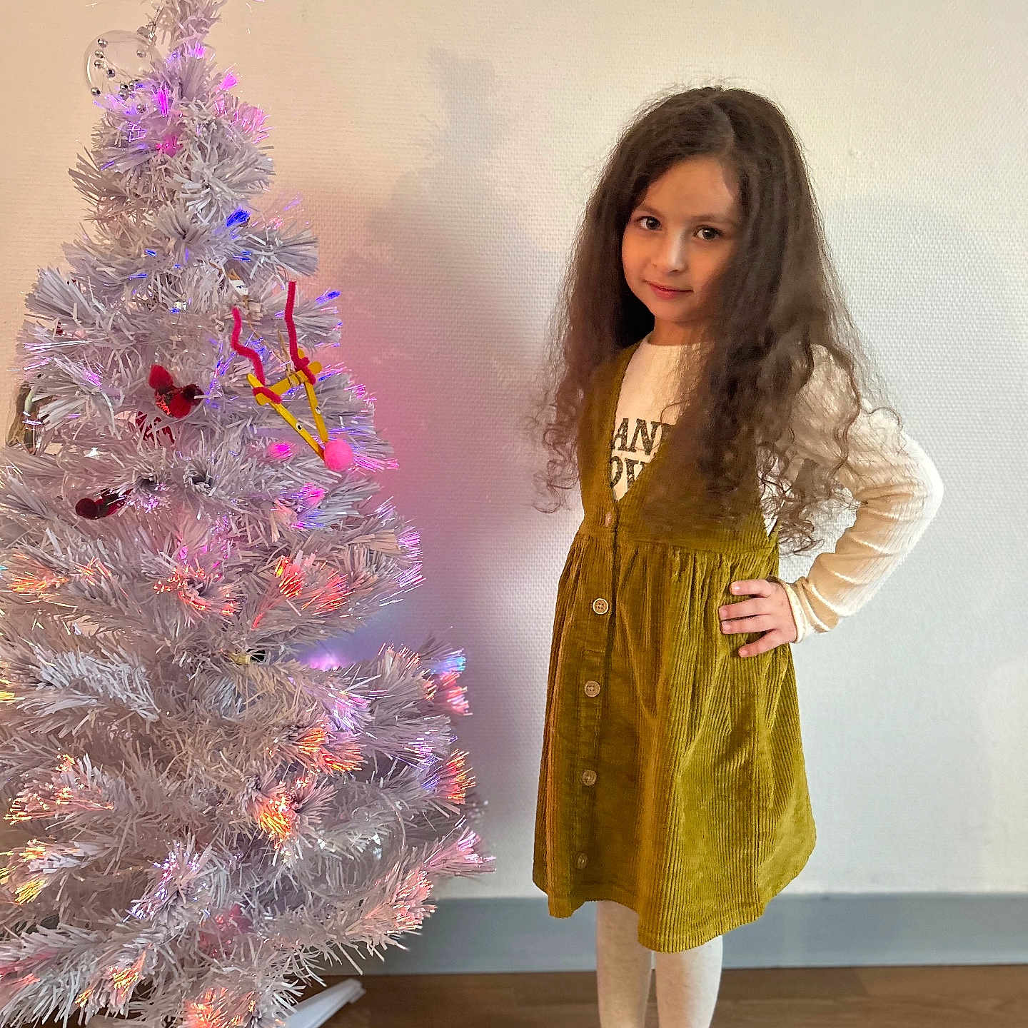 Melanie participe au concours pour gagner de l'argent avec cette photo : child, christmas, christmasdecorations, christmastree, christmastreeornaments, clothing, coat, dress, face, female, festival, footwear, girl, hair, head, person, sandal, shoe, sleeve, standing