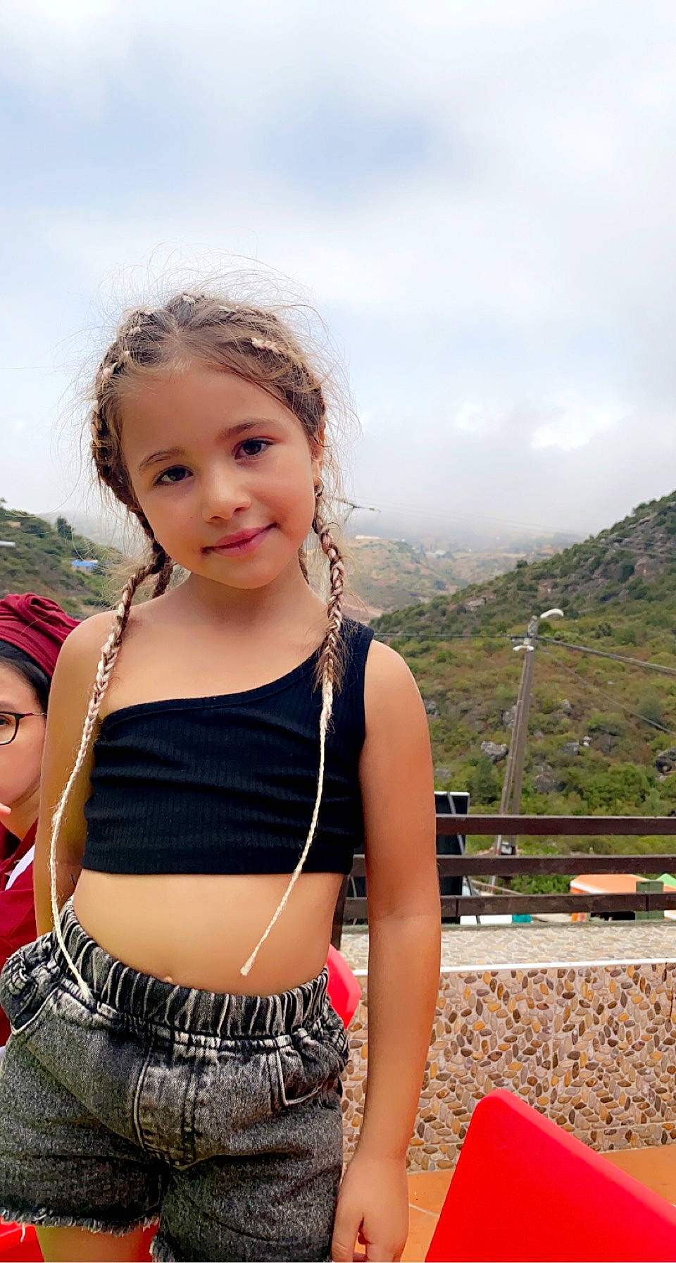 Lilya participe au concours pour gagner de l'argent avec cette photo : abdomen, beauty, blond, child, cloud, flash_photography, grass, happy, jewellery, joy, leisure, necklace, people, person, plant, sitting, skin, sky, toddler, travel