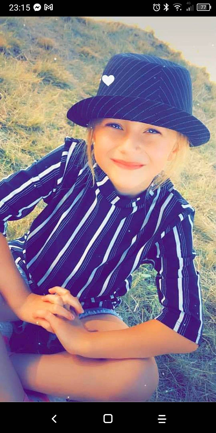 Lexy participe au concours pour gagner de l'argent avec cette photo : azure, baseball_cap, cap, cool, facial_expression, fashion, flash_photography, fun, grass, hairstyle, happy, hat, headwear, human, joy, lip, organ, people, people_in_nature, person