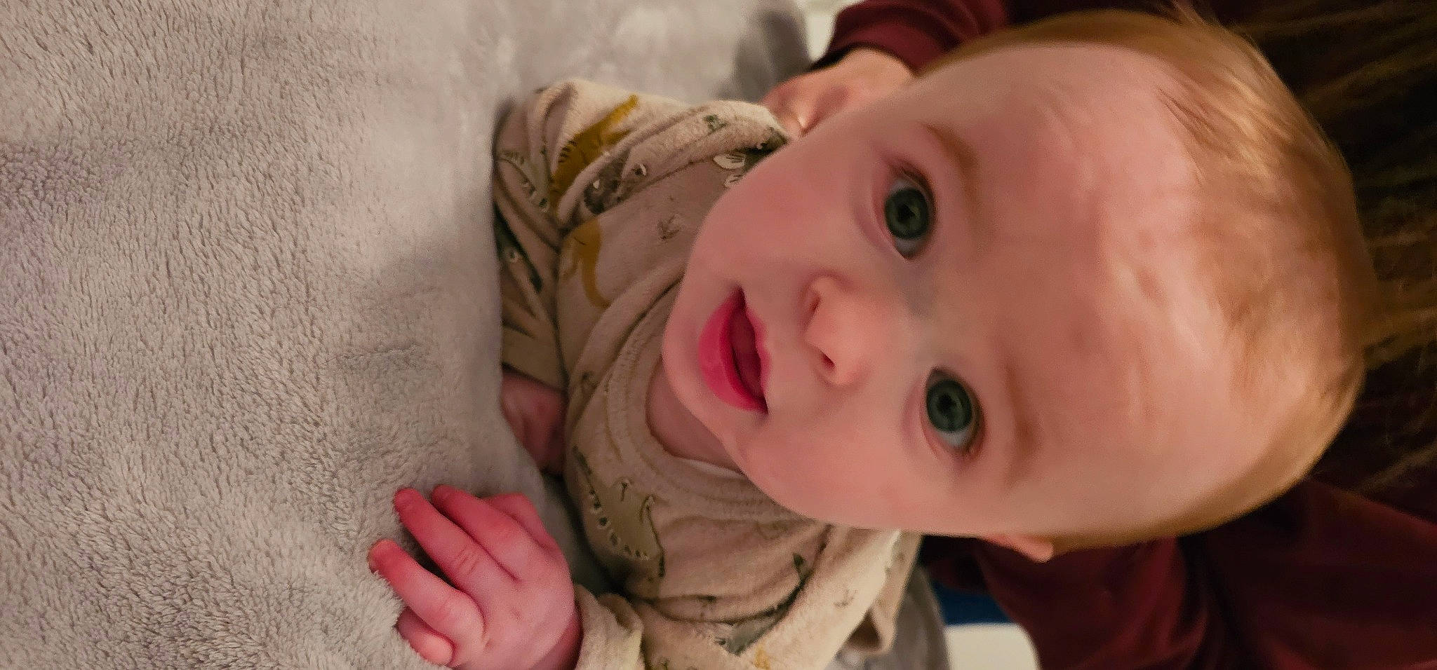 Cameron a rejoint le concours — aidez-le/la à gagner de superbes lots ! baby, cheek, chin, eye, eyebrow, face, forehead, gesture, hair, head, human_body, iris, lip, mammal, mouth, nose, person, skin, sleeve, smile