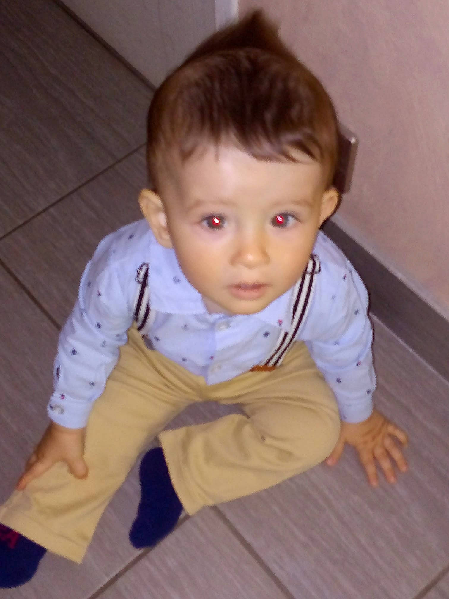 Vincenzo a rejoint le concours — aidez-le/la à gagner de superbes lots ! baby, cheek, child, chin, crawling, eye, face, floor, flooring, forehead, head, nose, person, sitting, skin, smile, standing, toddler