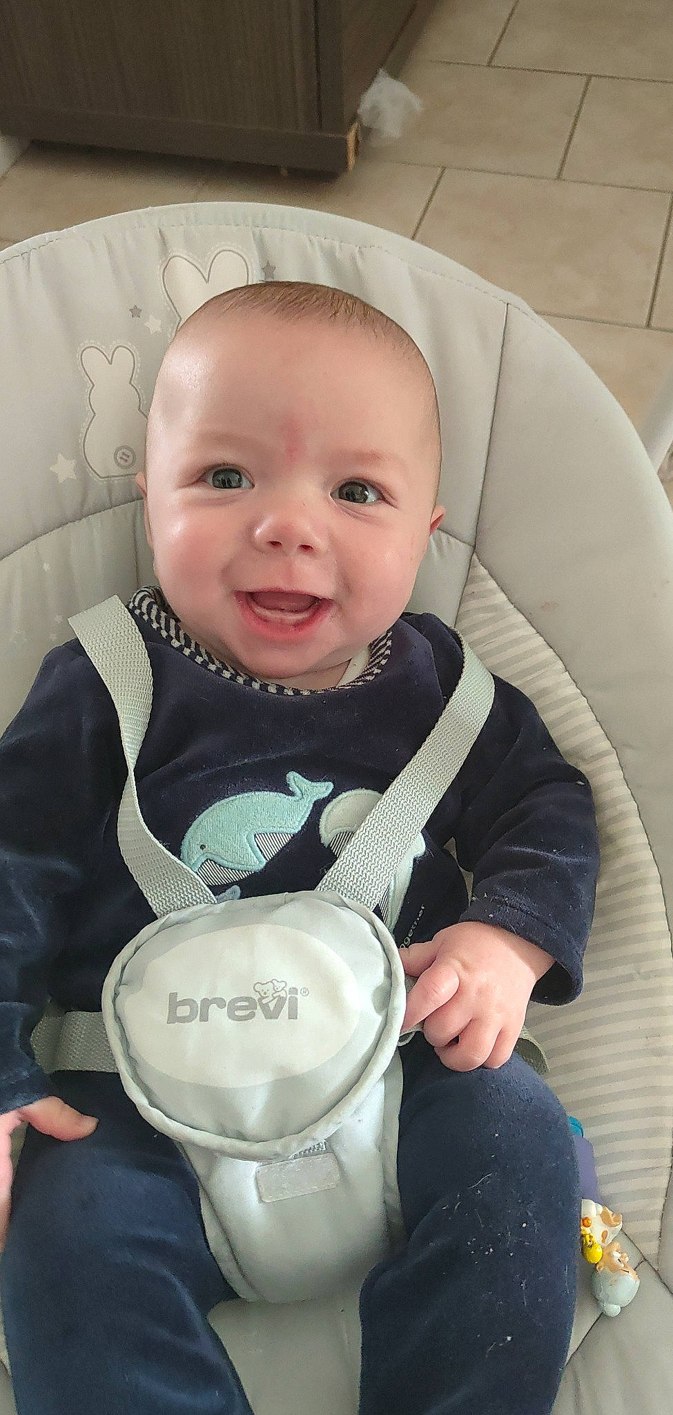 Marley participe au concours pour gagner de l'argent avec cette photo : baby, baby_in_car_seat, baby_products, baby_safety, baby_toddler_clothing, car_seat, cheek, child, comfort, eye, happy, head, person, personal_protective_equipment, product, seat_belt, sitting, skin, sleeve, smile