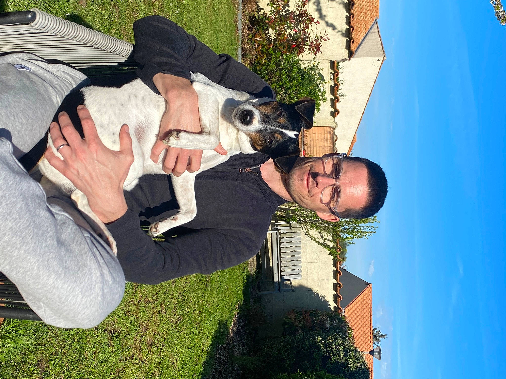 Burpee a rejoint le concours — aidez-le/la à gagner de superbes lots ! building, cool, event, eyewear, fun, gesture, grass, happy, leisure, love, people_in_nature, plant, sky, smile, summer, travel, tree, vacation, vision_care