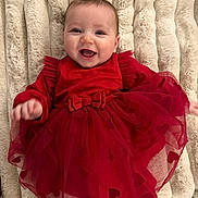 Elyna a rejoint le concours — aidez-le/la à gagner de superbes lots ! baby, smile, red_dress, heart_pattern, blanket, happy, infant, cute, tulle, fabric, child, portrait, lying_down, soft_texture, clothing, cheerful, baby_girl, toddler, warm, cozy