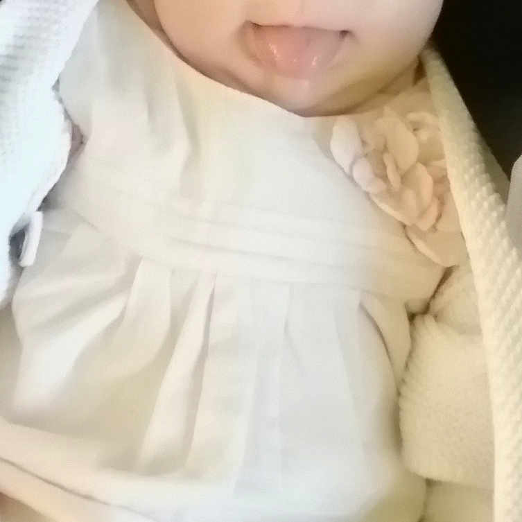 Celestine a rejoint le concours — aidez-le/la à gagner de superbes lots ! baby, baby_products, baby_toddler_clothing, cheek, collar, comfort, dress_shirt, eye, eyebrow, eyelash, happy, iris, linens, lip, neck, nose, sleeve, smile, toddler, white