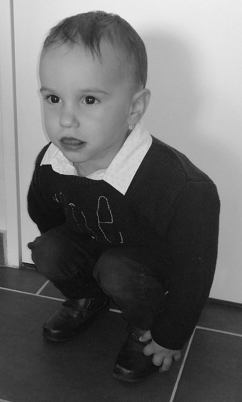 Ethan a rejoint le concours — aidez-le/la à gagner de superbes lots ! arm, baby, black, black_and_white, cheek, child, eye, face, hairstyle, head, leg, monochrome, monochrome_photography, outerwear, person, photography, sitting, standing, suit, toddler