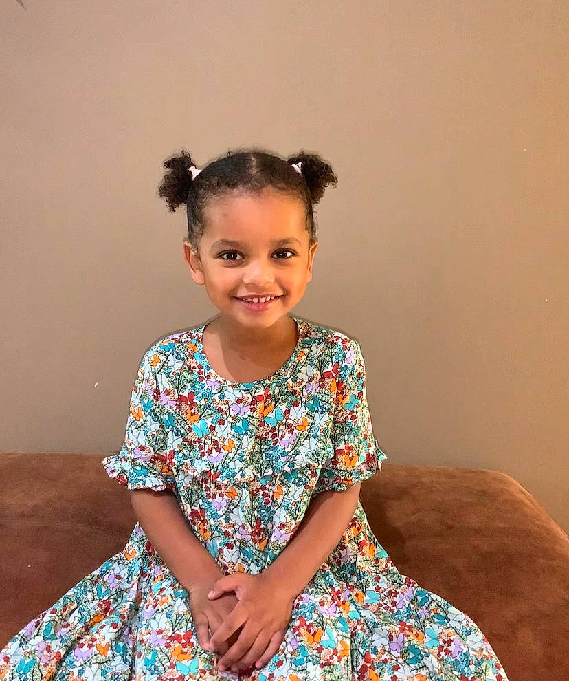 Yasmine participe au concours pour gagner de l'argent avec cette photo : baby_toddler_clothing, day_dress, dress, embellishment, fashion, fashion_design, flash_photography, hair, hairstyle, happy, head, iris, joy, neck, one_piece_garment, person, shoulder, skin, sleeve, smile