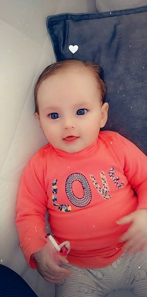 Néylia participe au concours pour gagner de l'argent avec cette photo : baby, baby_toddler_clothing, cheek, chin, eye, eyebrow, eyelash, face, hair, happy, head, human_body, iris, lip, mouth, neck, nose, person, skin, sleeve