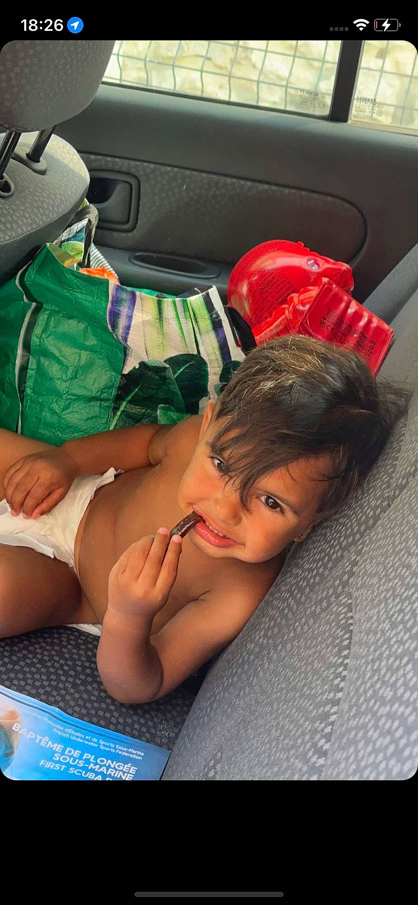 Rafael a rejoint le concours — aidez-le/la à gagner de superbes lots ! auto_part, automotive_design, automotive_exterior, automotive_lighting, car_seat, car_seat_cover, chest, child, comfort, fun, happy, human_leg, leg, leisure, motor_vehicle, mouth, person, shorts, thigh, trunk