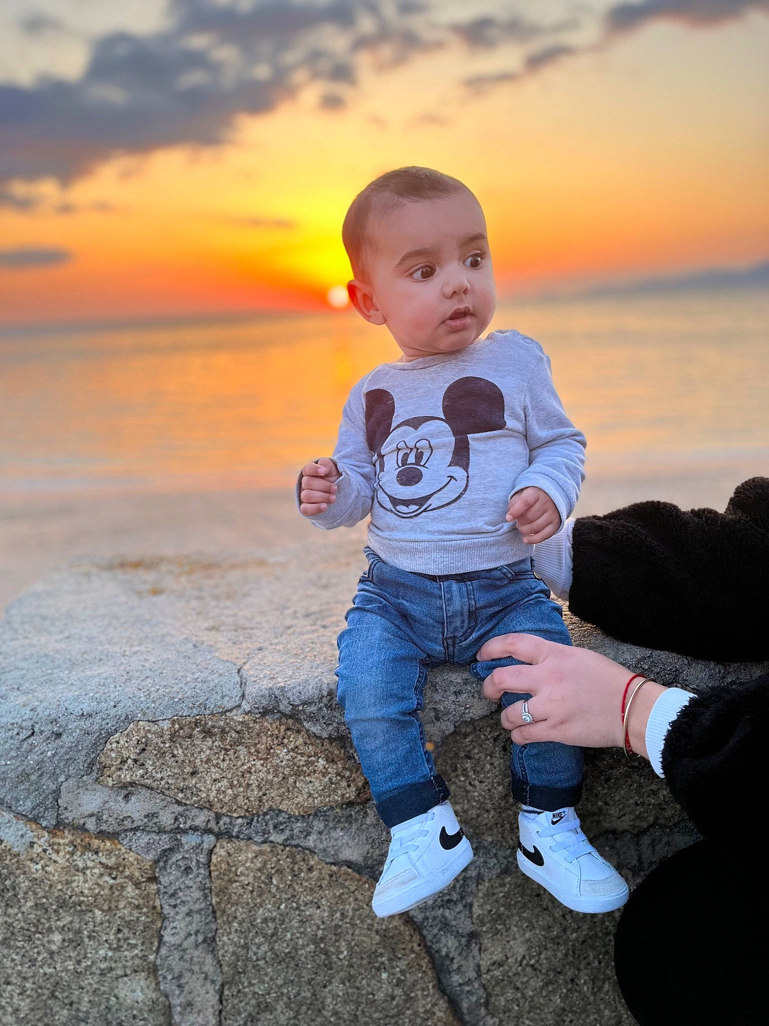 Rafael participe au concours pour gagner de l'argent avec cette photo : azure, child, cloud, dusk, facial_expression, flash_photography, fun, gesture, happy, horizon, morning, people_in_nature, person, sand, sky, standing, sunlight, sunrise, sunset, toddler