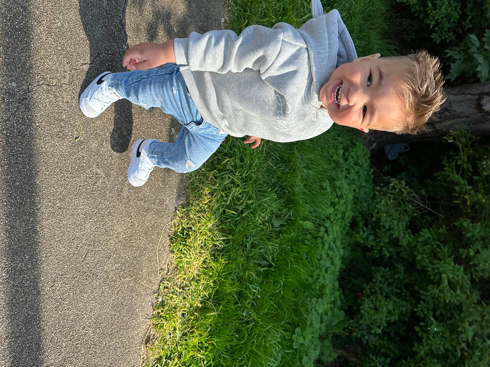 Niklaus is registered to the contest to win money with this photo: child, flooring, foot, fun, garden, grass, grassland, happy, human_leg, landscape, lawn, leisure, people_in_nature, person, plant, shadow, shrub, soil, toddler, tree