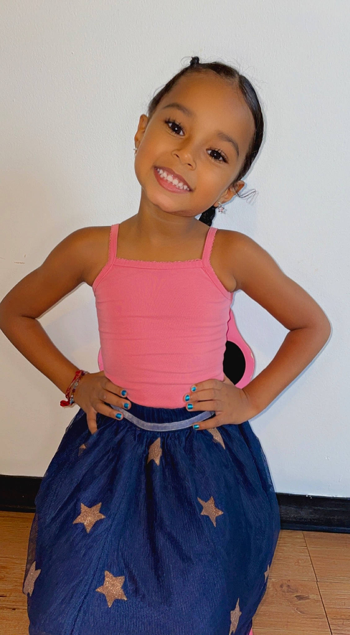 Shaenelhya participe au concours pour gagner de l'argent avec cette photo : arm, baby_toddler_clothing, day_dress, dress, gesture, hair, happy, human_body, joint, joy, one_piece_garment, person, pink, shoulder, skin, sleeve, smile, thigh, toddler, trunk