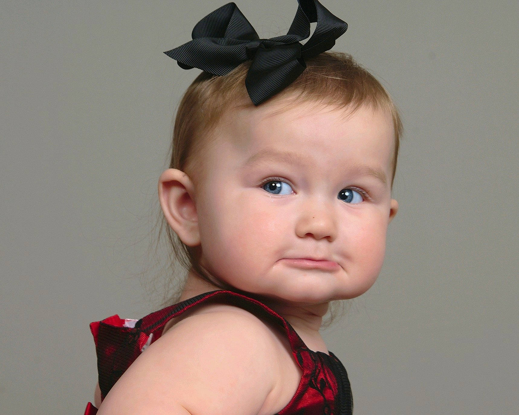 Monnrow Dawn is registered to the contest to win money with this photo: baby, beauty, cheek, child, child_model, chin, ear, eye, face, fashion_accessory, forehead, hair, hair_accessory, hairstyle, head, headband, lip, organ, person, skin