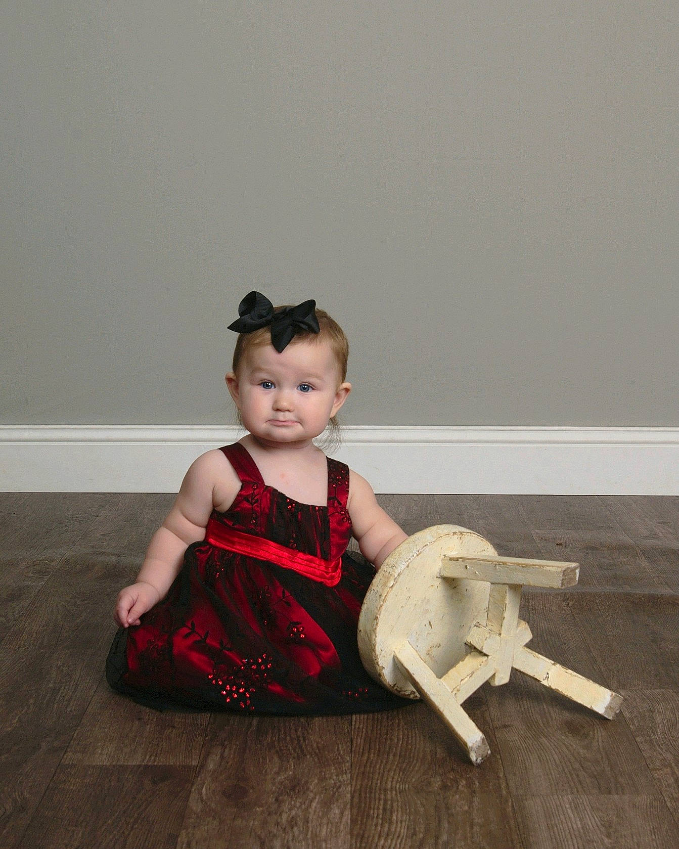 Monnrow Dawn is registered to the contest to win money with this photo: arm, child, costume, floor, flooring, hardwood, joint, leg, person, shoulder, sitting, toddler, wood, wood_flooring