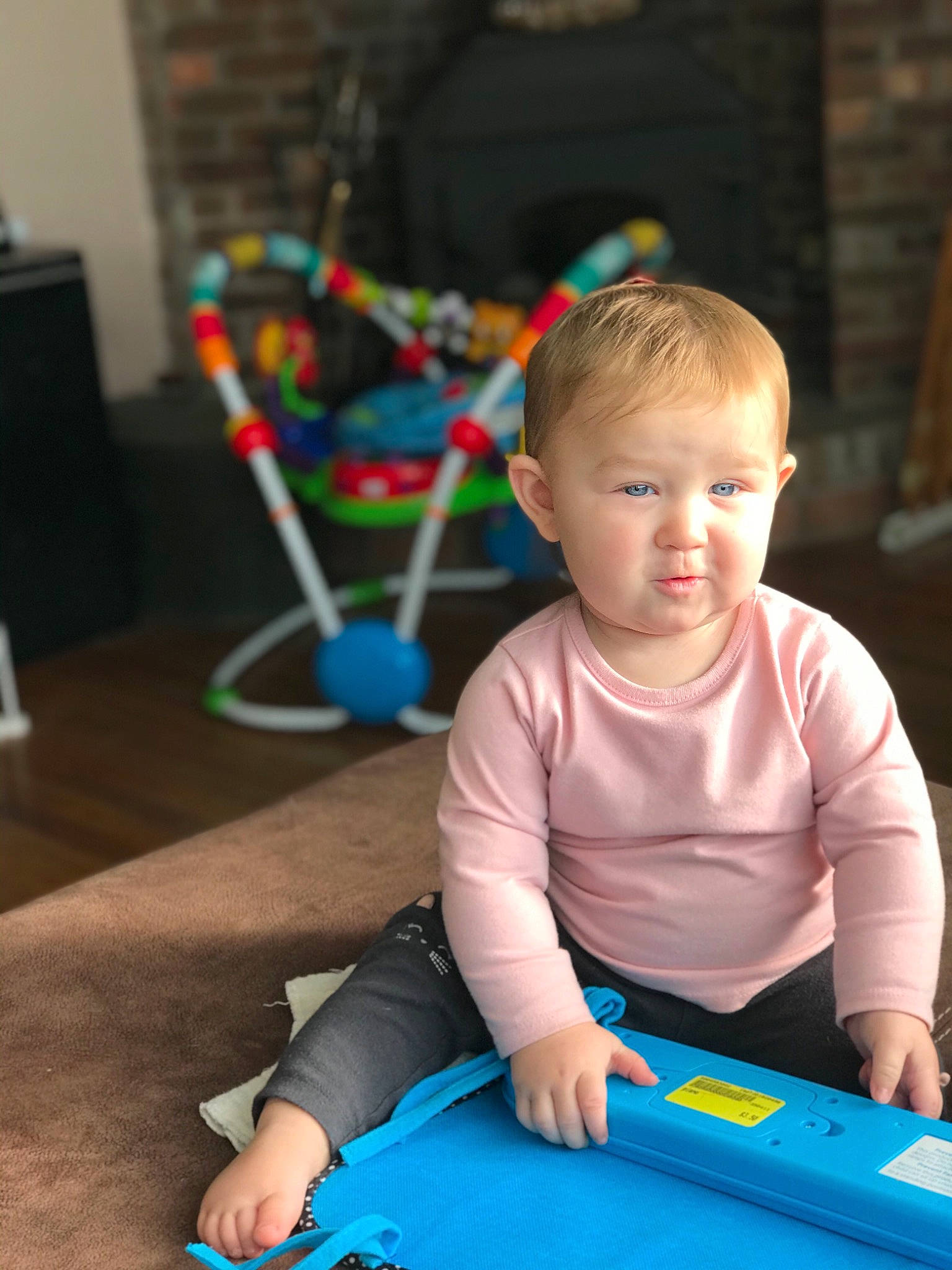 Monnrow Dawn is registered to the contest to win money with this photo: baby, child, fun, games, indoor_games_and_sports, person, play, recreation, sitting, smile, table, toddler, vacation