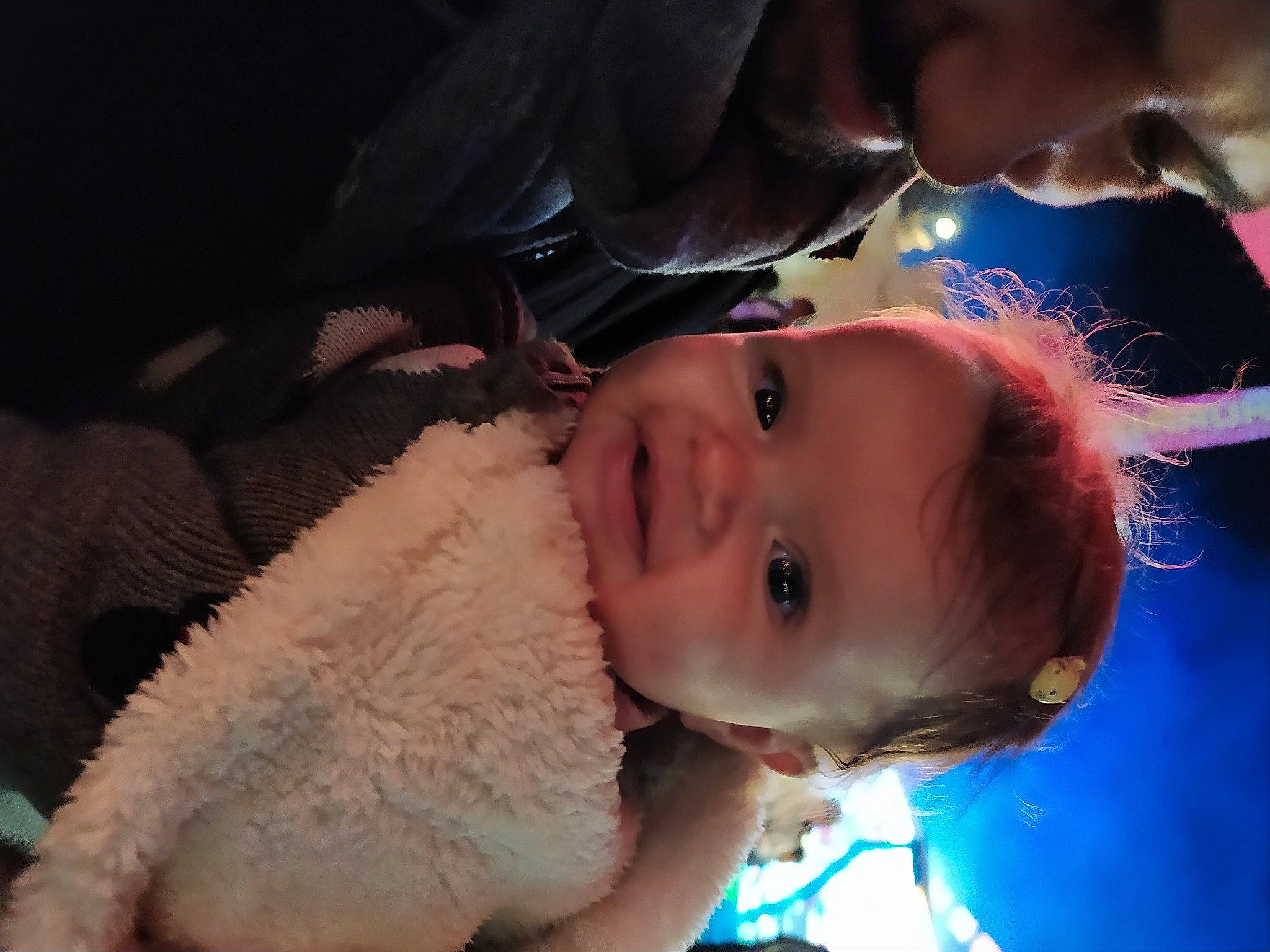 Louane participe au concours pour gagner de l'argent avec cette photo : baby, cheek, child, cloud, ear, eyebrow, eyelash, gesture, happy, human_body, iris, lip, mouth, neck, nose, person, skin, sky, smile, toddler