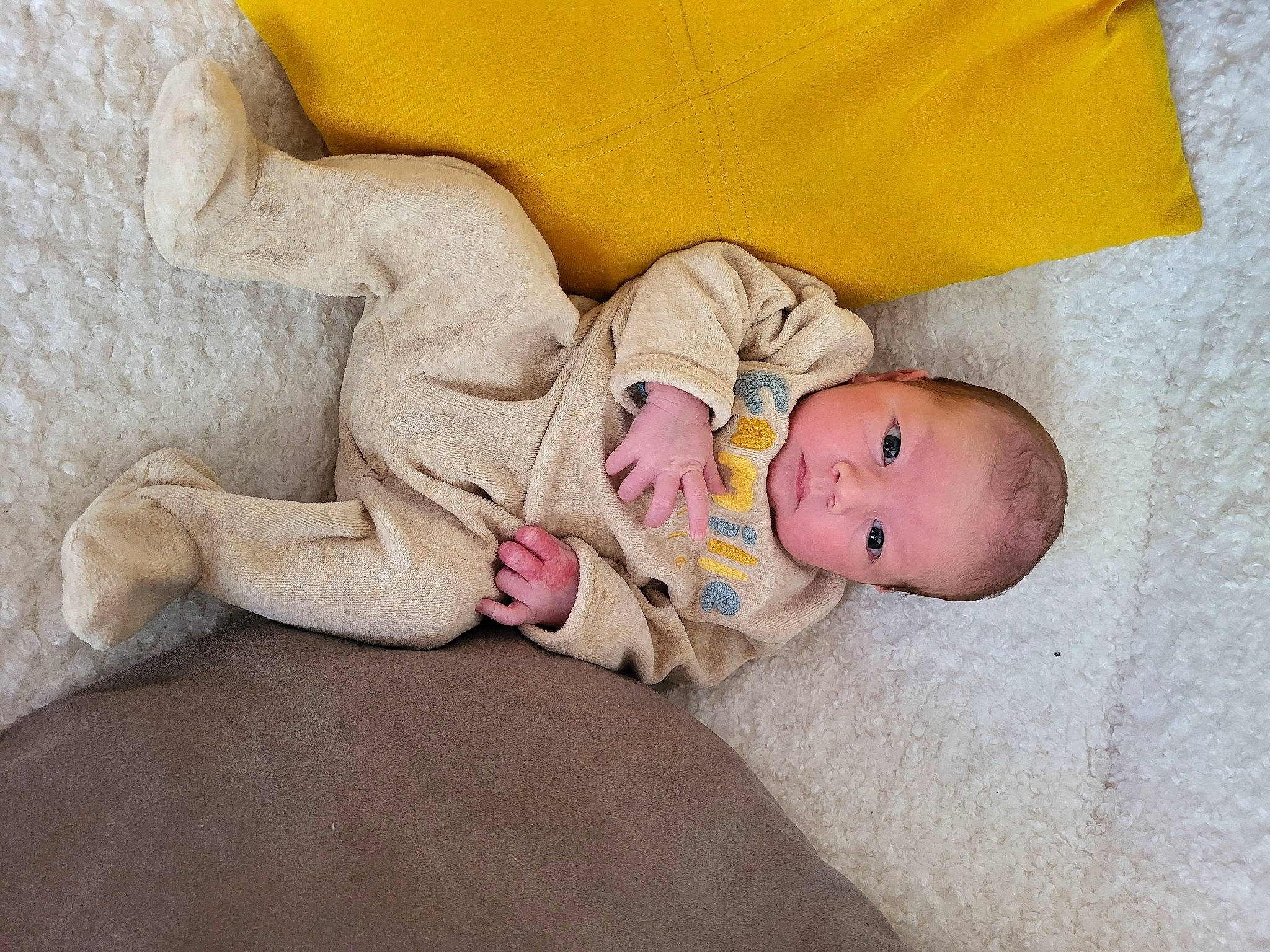 Baptiste participe au concours pour gagner de l'argent avec cette photo : baby, baby_products, baby_sleeping, baby_toddler_clothing, bed, bedding, bedtime, cheek, child, comfort, linens, mammal, nap, person, room, skin, sleep, textile, toddler, vertebrate