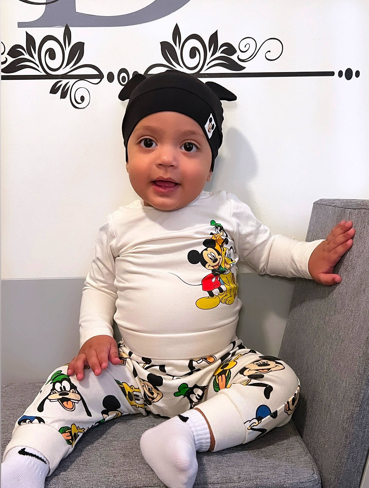 Dior is registered to the contest to win money with this photo: baby, baby_toddler_clothing, carmine, child, comfort, fashion_accessory, font, foot, happy, headwear, human_leg, knee, pattern, person, play, room, sitting, sleeve, sportswear, t_shirt