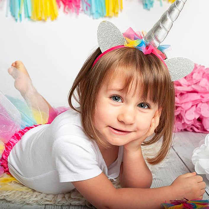 Mya participe au concours pour gagner de l'argent avec cette photo : birthday, child, ear, fashion_accessory, hair_accessory, happy, headband, headgear, headpiece, party_hat, party_supply, person, pink, play, smile, toddler