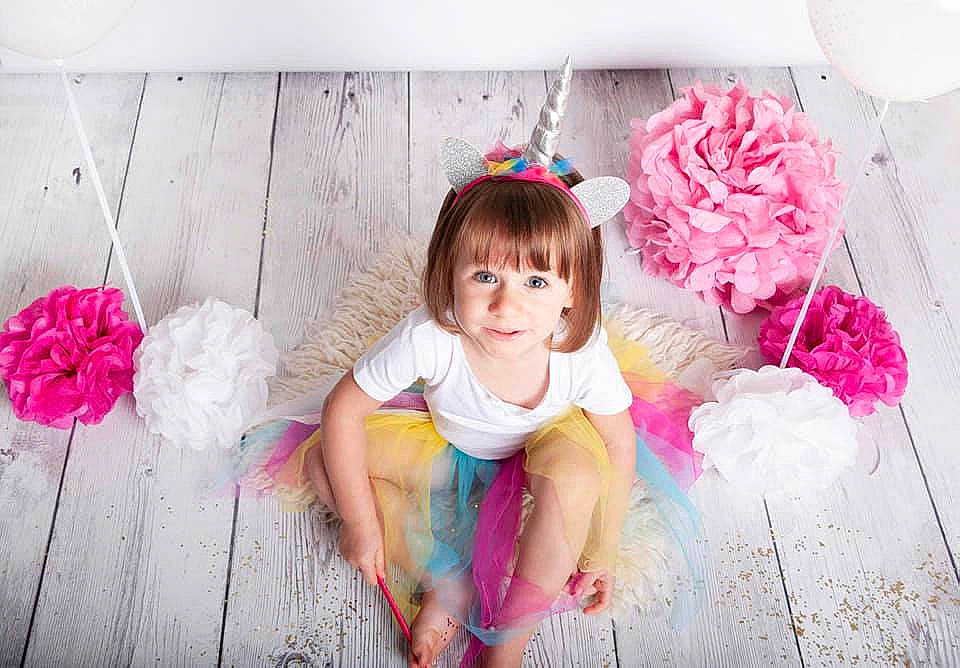 Mya a rejoint le concours — aidez-le/la à gagner de superbes lots ! baby, baby_bloomers, baby_toddler_clothing, child, costume, fashion_accessory, flower, hair_accessory, happy, headgear, magenta, person, petal, photograph, pink, plant, play, product, smile, textile