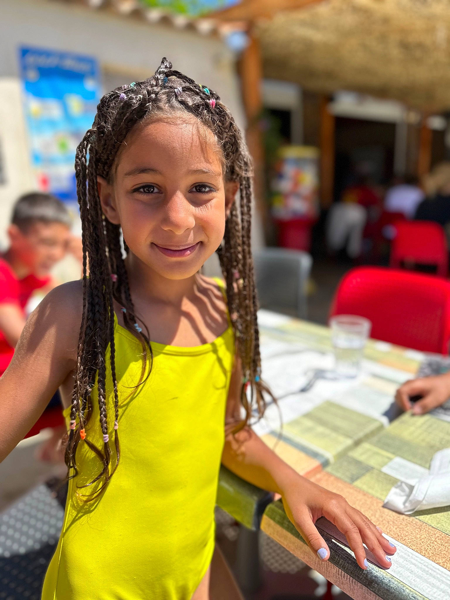 Mayline participe au concours pour gagner de l'argent avec cette photo : audio_equipment, black_hair, blurred, chair, child, computer_keyboard, event, eyewear, fashion_design, fun, happy, jewellery, joy, leisure, necklace, office_equipment, office_supplies, pen, person, recreation