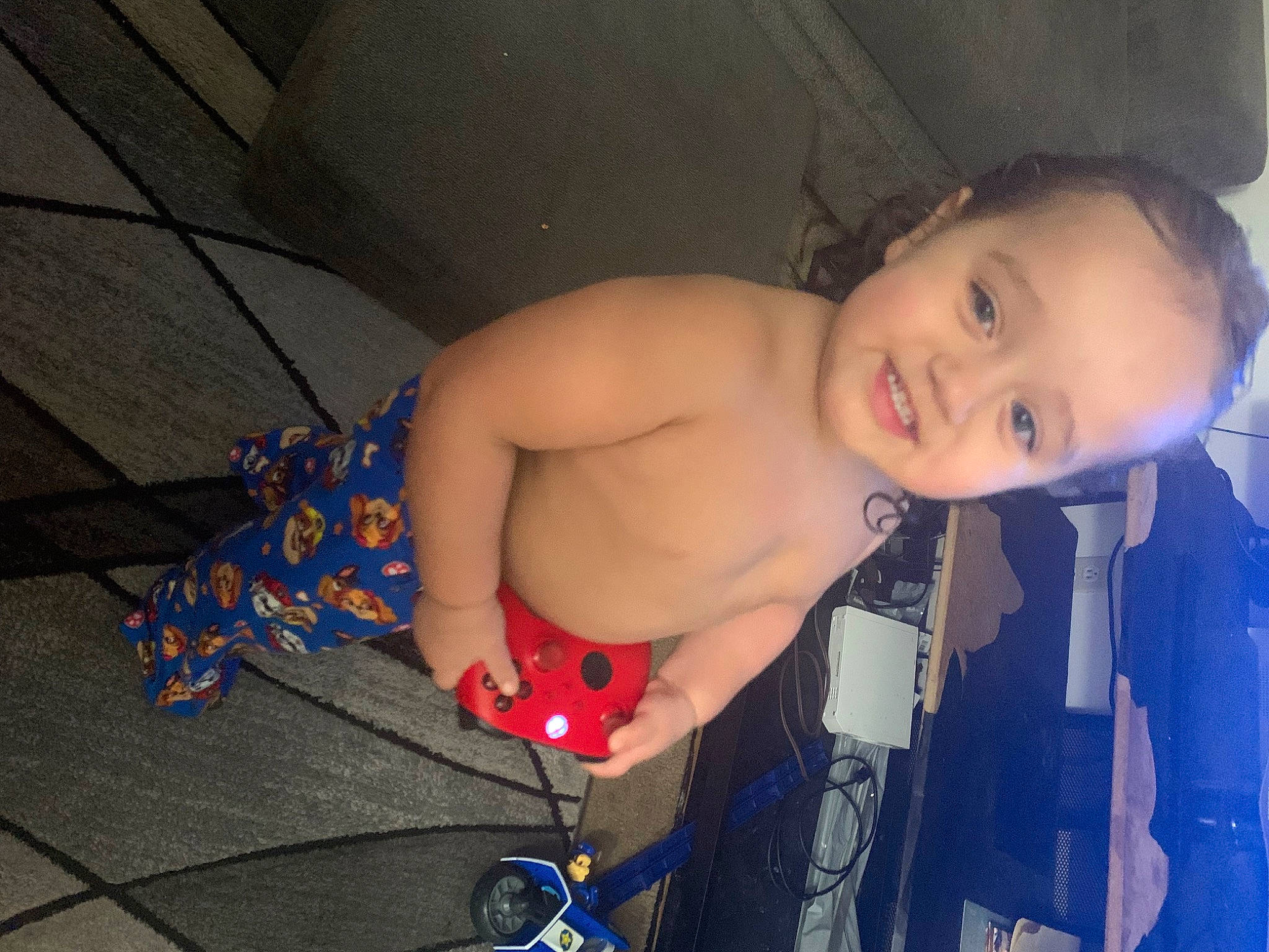 Jeremiah is registered to the contest to win money with this photo: arm, cheek, eye, eyebrow, finger, hair, hand, happy, head, human_body, iris, joint, joy, leg, lip, mouth, nose, person, skin, smile