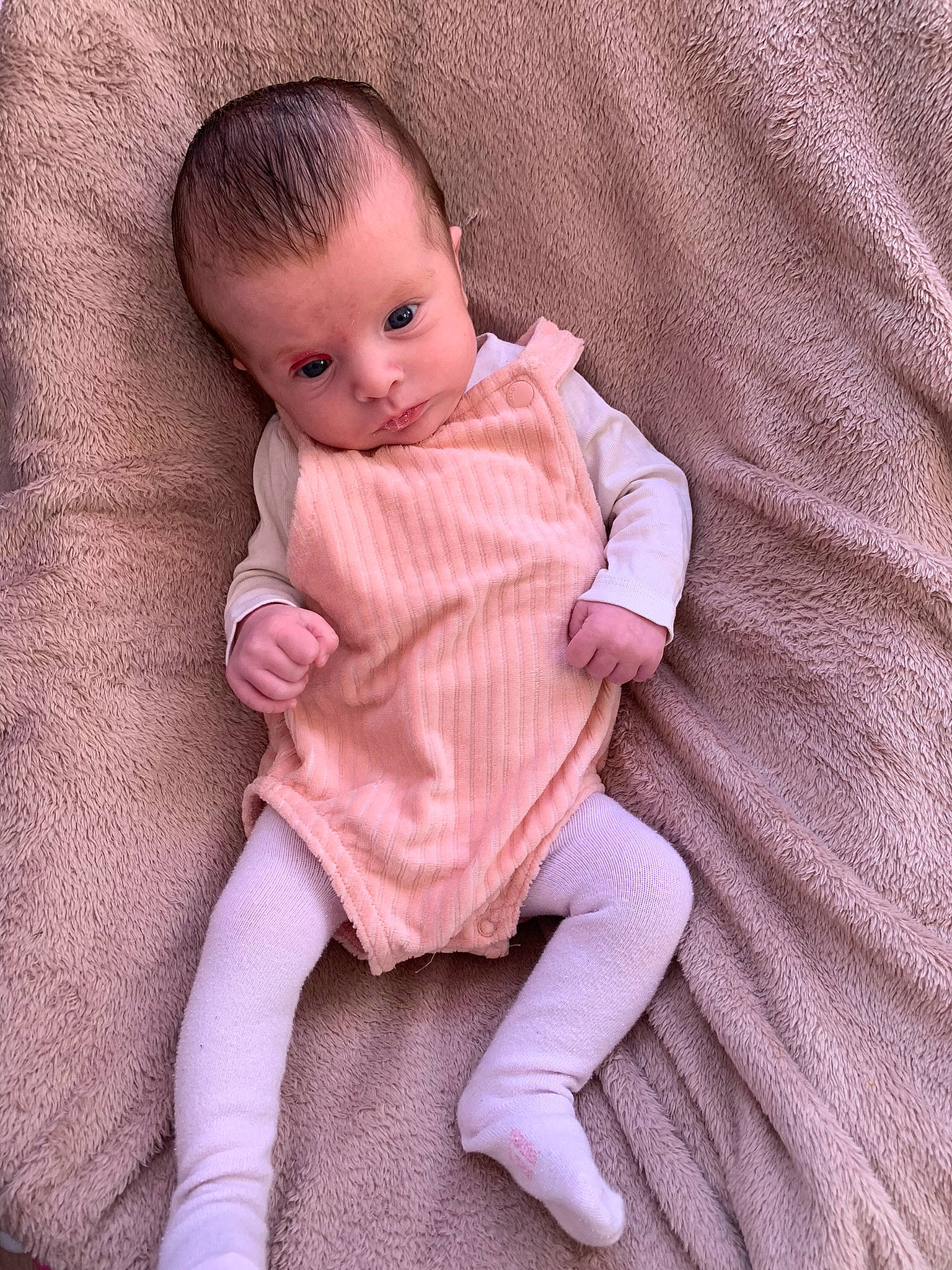 Lyana a rejoint le concours — aidez-le/la à gagner de superbes lots ! baby, baby_toddler_clothing, cheek, collar, comfort, doll, eye, finger, head, iris, linens, lip, neck, outerwear, pattern, person, pink, skin, sleeve, sock