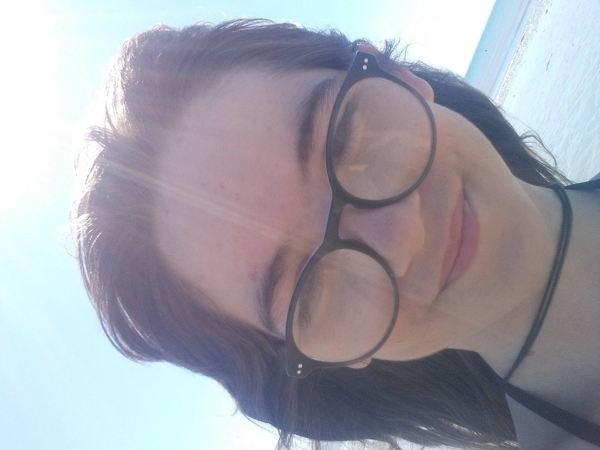 Sloane a rejoint le concours — aidez-le/la à gagner de superbes lots ! black_hair, comfort, cool, eyelash, eyewear, forehead, fun, gesture, glasses, happy, jaw, joy, lip, mouth, neck, nose, person, skin, sky, smile