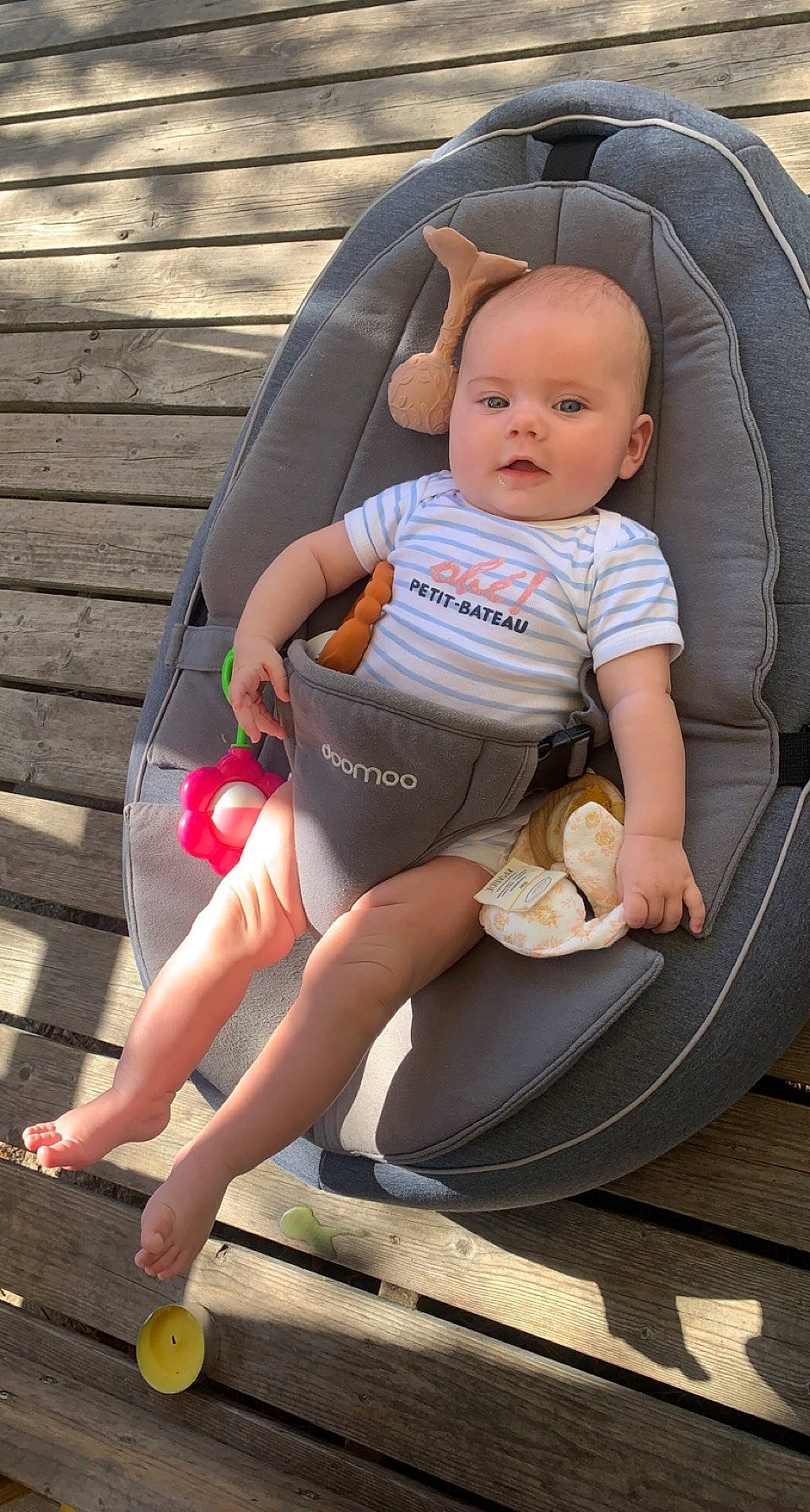 Elena a rejoint le concours — aidez-le/la à gagner de superbes lots ! auto_part, baby, baby_carriage, baby_toddler_clothing, child, comfort, fun, human_leg, knee, lap, leg, leisure, person, recreation, sandal, sitting, sneakers, thigh, tire, toddler