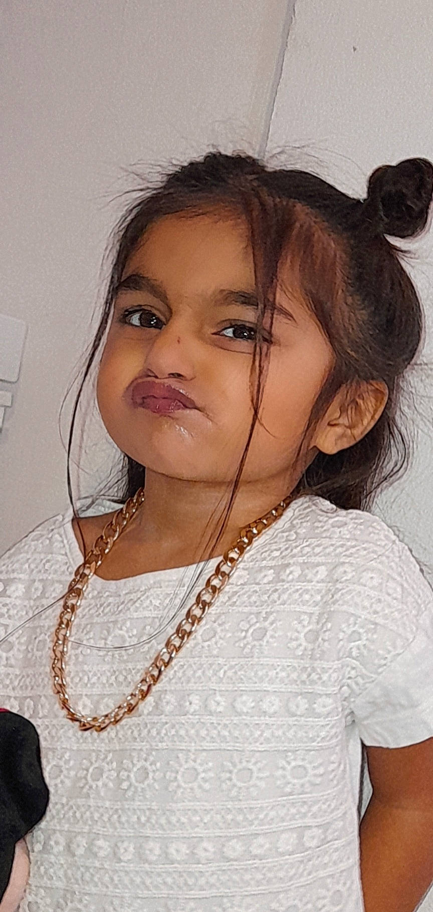 Tahicyana participe au concours pour gagner de l'argent avec cette photo : body_jewelry, cheek, chin, cool, ear, eye, eyebrow, eyelash, face, forehead, hair, hairstyle, head, jaw, lip, neck, nose, person, shoulder, skin