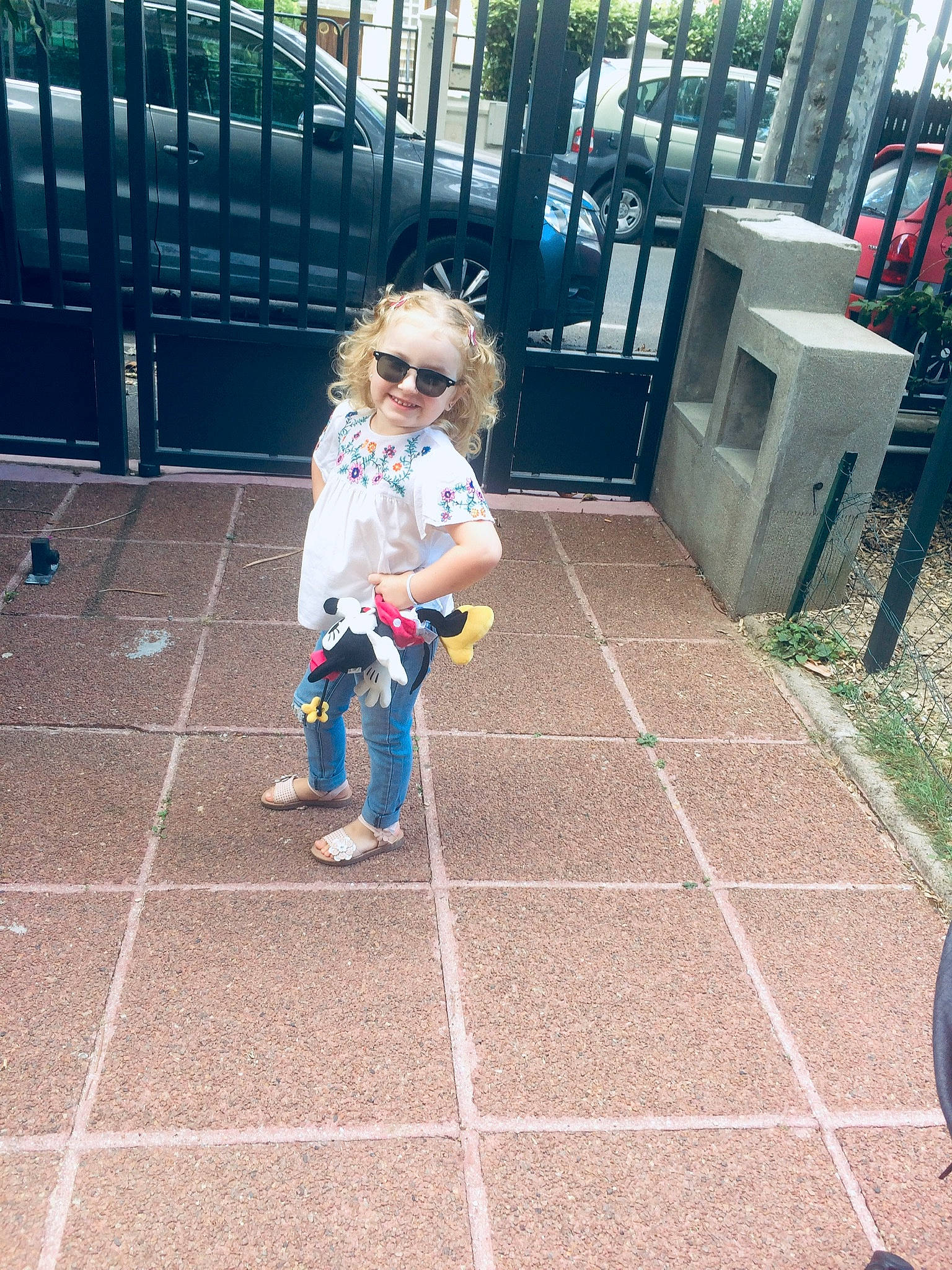 Nicole a rejoint le concours — aidez-le/la à gagner de superbes lots ! child, floor, flooring, headwear, joy, person, play, toddler, vacation