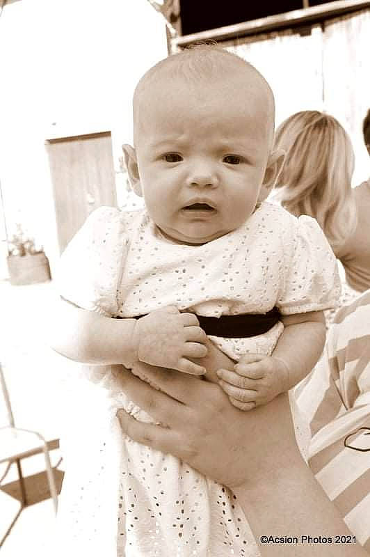 Ohana participe au concours pour gagner de l'argent avec cette photo : baby, blond, cheek, comfort, facial_expression, flash_photography, flowerpot, fun, gesture, happy, houseplant, iris, lip, monochrome_photography, mouth, person, plant, sitting, skin, smile