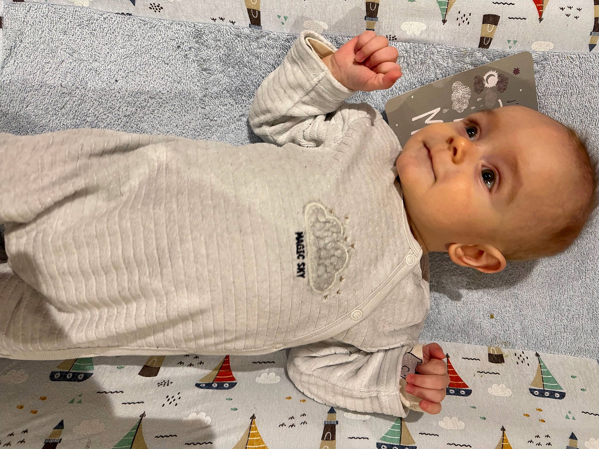 Aïden participe au concours pour gagner de l'argent avec cette photo : baby, baby_products, baby_toddler_clothing, carmine, cheek, child, comfort, comfort_food, flooring, fun, happy, linens, nose, pattern, person, play, sitting, sleeve, textile, toddler