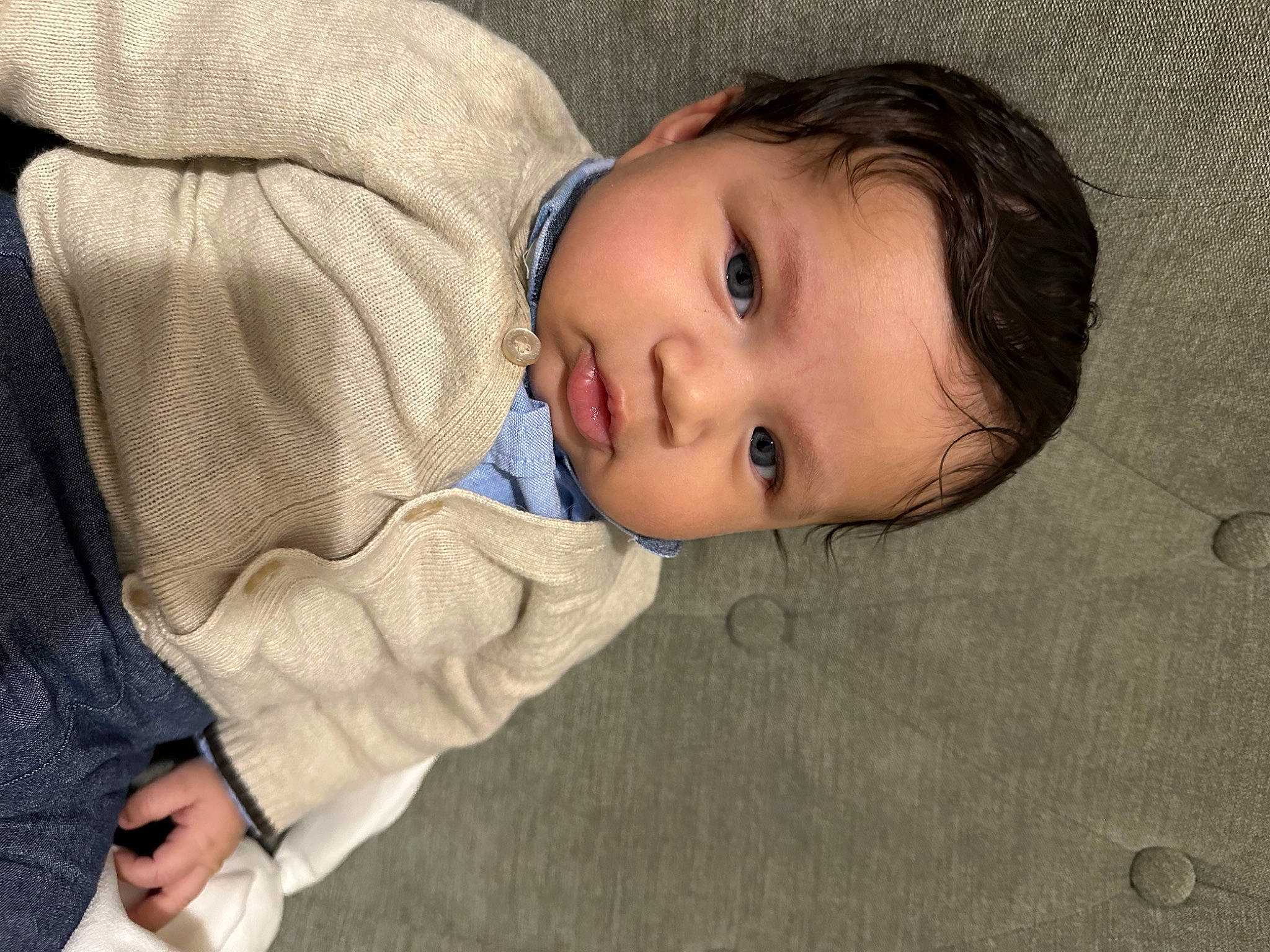 Aris participe au concours pour gagner de l'argent avec cette photo : baby, baby_toddler_clothing, cheek, child, comfort, eye, eyelash, face, flash_photography, flooring, fur, head, iris, lip, nose, person, portrait_photography, sitting, sleeve, toddler