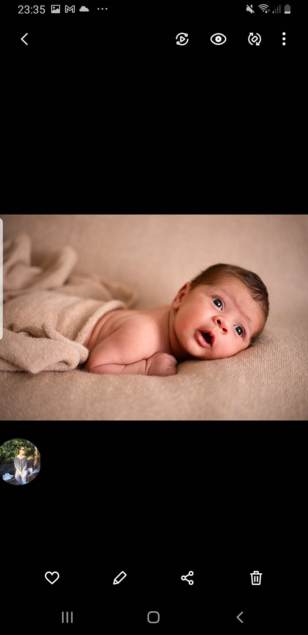Ilyan participe au concours pour gagner de l'argent avec cette photo : baby, baby_toddler_clothing, bedding, cheek, child, comfort, darkness, flash_photography, flesh, flooring, fur, happy, hardwood, linens, person, portrait, portrait_photography, room, sitting, toddler