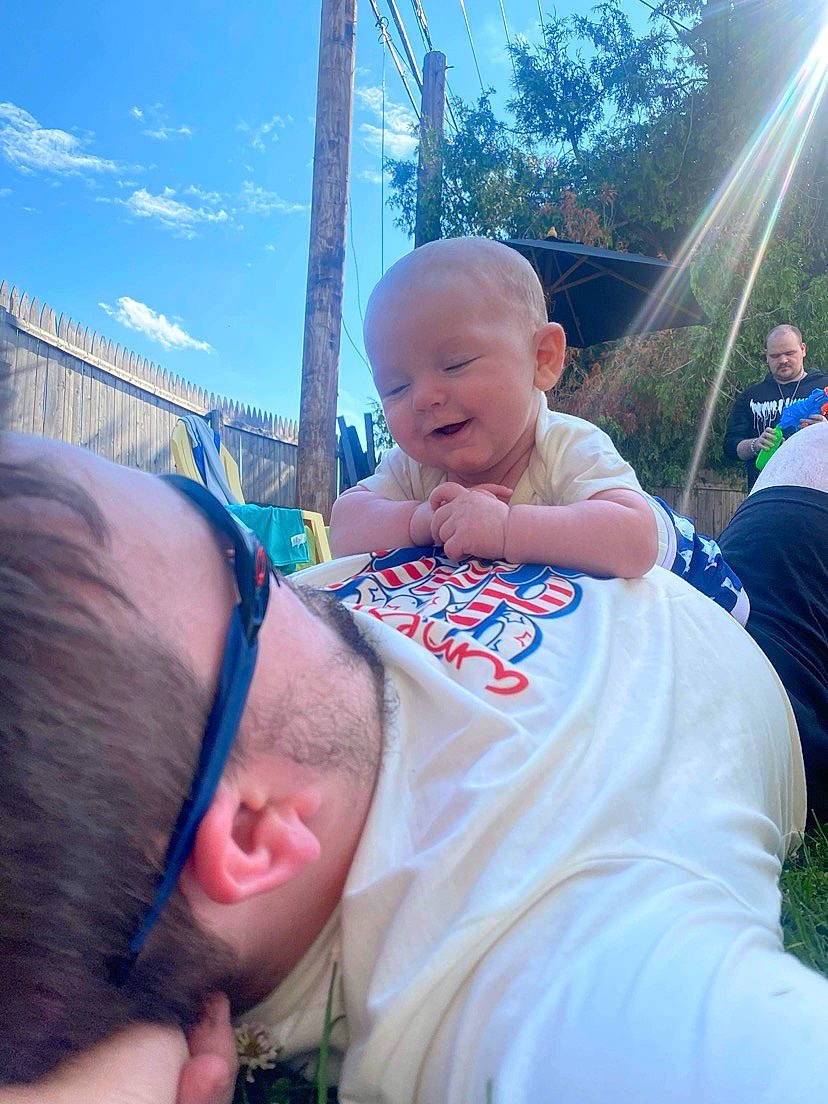 Jazper is registered to the contest to win money with this photo: azure, baby, baby_toddler_clothing, blue, chin, cool, daytime, finger, gesture, grass, happy, leisure, muscle, person, public_space, shoulder, skin, sky, smile, t_shirt